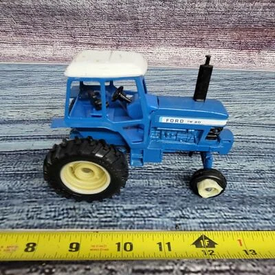 Vtg Ertl 1/32 scale Ford TW-20 w/frontend diecast tractor blue parts/repair - Image 1 of 4