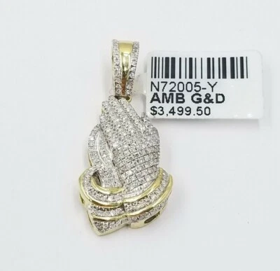 Colgante con dije de mano de oración de diamantes reales diamante de 0,45 quilates, oro amarillo real de 10 quilates Foto 1 de 4