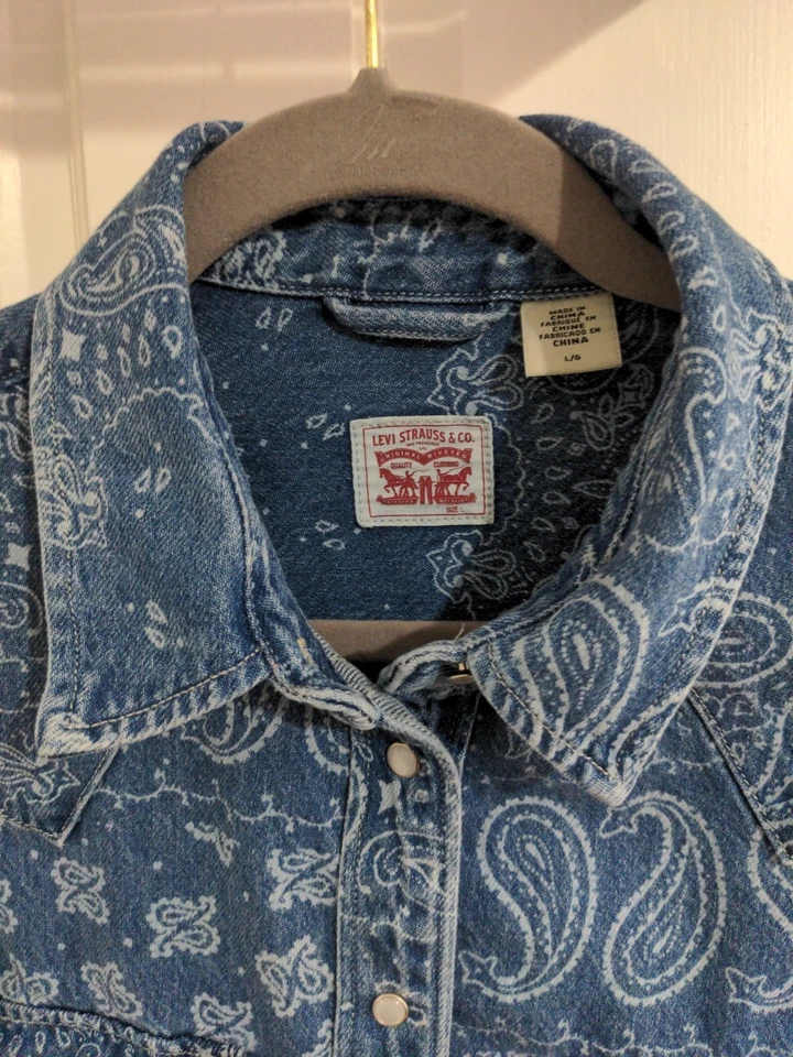 Levi's Women's  Paisley Pearl Snap 100% Cotton Western Denim Jean Shirt Size L - Image 1 of 4