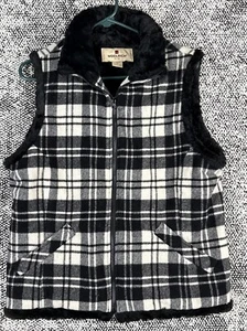 Woolrich Vest Womens Medium Moccasin Plaid 80% Wool Faux Fur Lining Black White - Picture 1 of 11