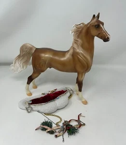 Breyer 2013 "Holiday on Parade" Saddlebred Horse - Picture 1 of 10