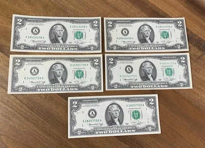 1976 Crisp No Folds $2 Bills Lot Of 5 See All Images For Condition - Image 1 of 4