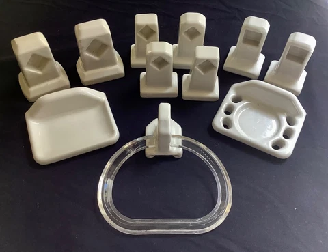 Vintage/Mid Century Porcelain Bathroom Fixtures/Accessories Cover
