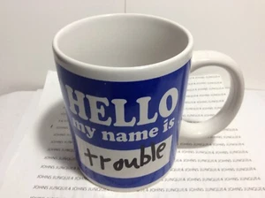HELLO MY NAME IS TROUBLE TASSE NEU MIT ETIKETT GANZ BLAU UND WEISS TOLLES GESCHENK! - Bild 1 von 2