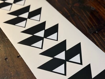 Massey Ferguson двухслойная треугольная наклейка (комплект 2) погрузчик трактор (6 «- 12») - Изображение 1 из 2