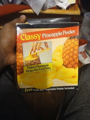 Classy Pinnacle Peeler with Stainless Steel Blades Easy to Use - Image 1 of 3