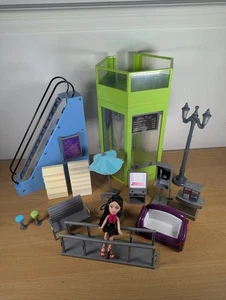 Vintage MGA Lil’ Bratz Shopping Mall Play Set With Escalator + Doll - Picture 1 of 19