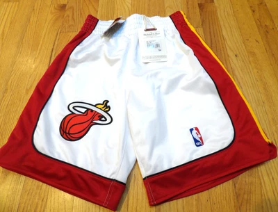 PANTALONES CORTOS MITCHELL & NESS NBA AUTÉNTICOS HWC MIAMI BLANCO TÉRMICO 05-06 TALLA S 36 $125 Foto 1 de 4