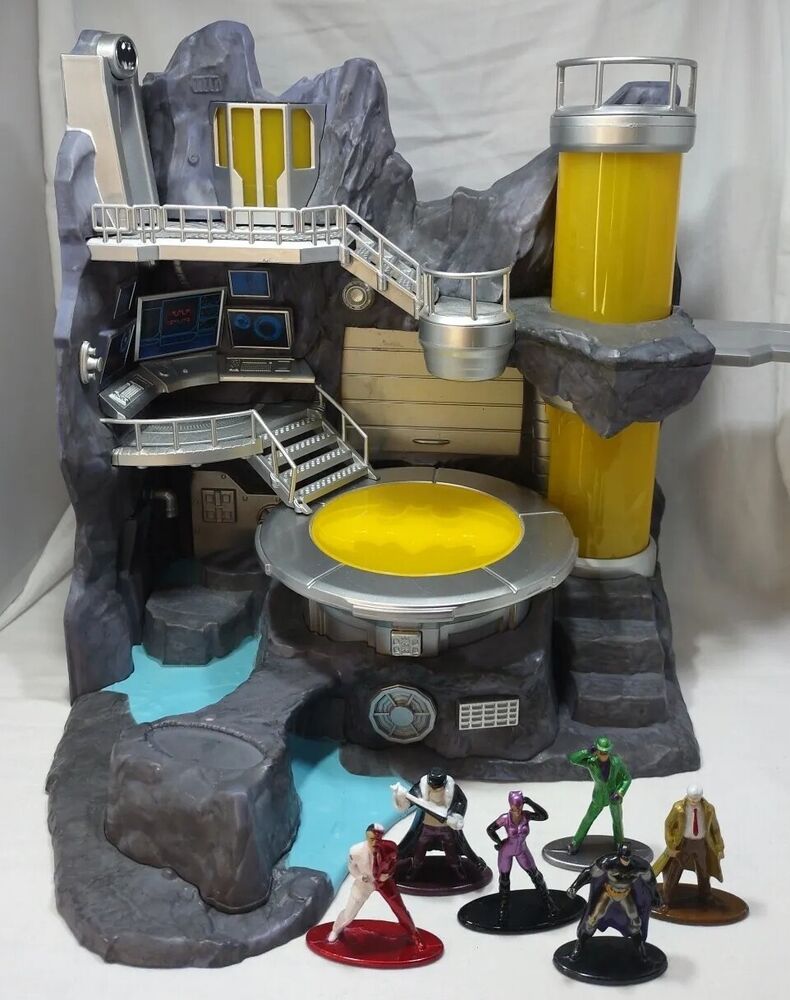 DC Batman Batcave Nano Scene Batcave Playset with metal figurines Jada Toys 