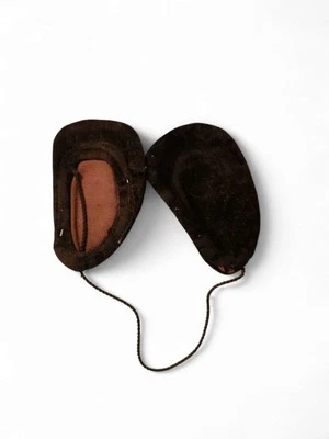 Orejeras negras victorianas antiguas de tela de terciopelo y alambre decoración ropa Foto 1 de 4