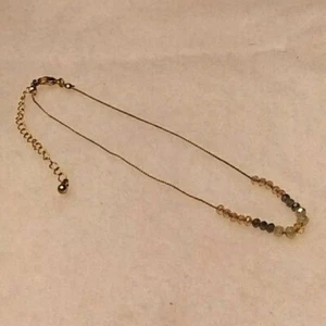 Zarte rosa und graue Kristall Halskette an goldfarbener Kette - Bild 1 von 3