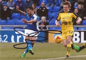 OLDHAM: JACOB MELLIS SIGNED 6x4 ACTION PHOTO + COA - Bild 1 von 1