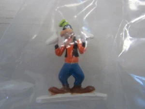Goofy Disney Collector Packs Park Series 11 NEW Loose figure + Free Gift - Picture 1 of 2