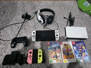 Nintendo Switch OLED - 64GB White + 128GB SD card - Picture 1 of 8