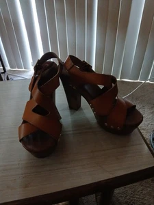 Mossismo Womens Size 7 Chunky Platform Heels - Picture 1 of 6