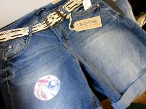 18 W~WALLFLOWER Luscious Curvy BELTED SHORTS Jeans Bling Pockets Size 18W NEW - Picture 1 of 16