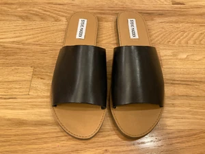 New Steve Madden Womens Slides Sandals Black Faux Leather 9 Medium Flats - Picture 1 of 3