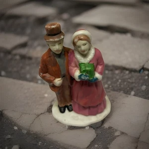 Victorian Man And Woman With Gift Figurines Collectible Christmas Village.   098 - Picture 1 of 5
