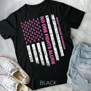 Camiseta unisex No One Fights Alone bandera de EE. UU. concientización sobre el cáncer de mama - Imagen 1 de 11