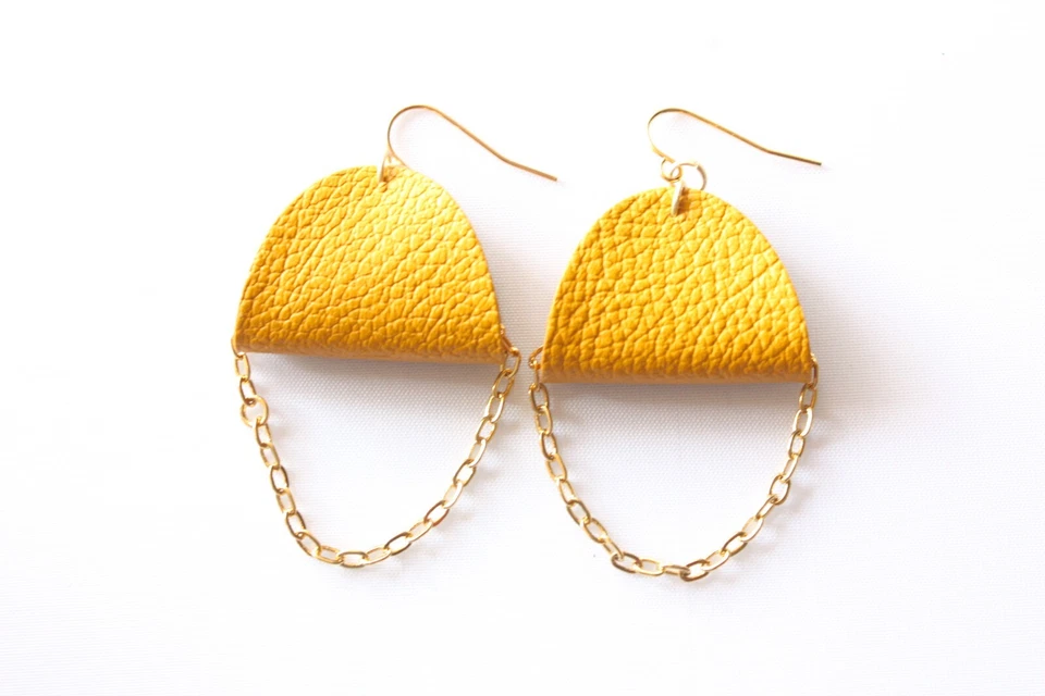 Pendientes de cuero genuino caramelo con adorno de cadena, nuevos, hechos a mano Foto 1 de 4