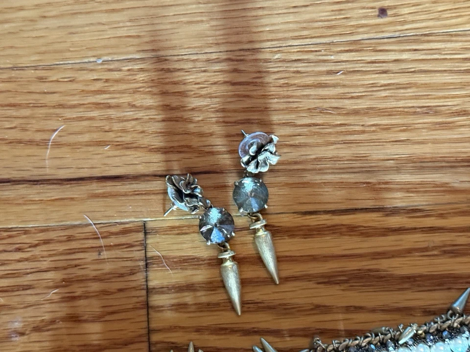 Pendientes Stella & Dot Gris Cristal Rivoli Tono Dorado Floral Perforado Cuelga   Foto 1 de 1