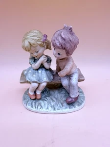 Maxam Porzellan Figur Mädchen und Junge auf Bank - Bild 1 von 5