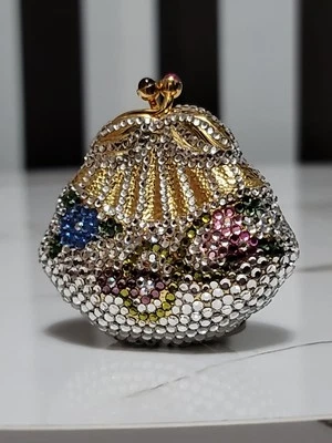 Cartera única Judith Leiber con diseño de cristal de varias piedras pastillero caja de baratijas dorada Foto 1 de 4