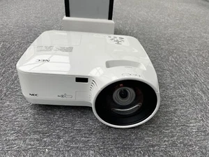 NEC NP610SG XGA 3LCD CONFERENCE PROJECTOR 43% LAMP LIFE REMAIN - Picture 1 of 7