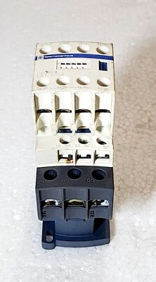 SCHNEIDER LC1D38 38A 3-POLE CONTACTOR WITH LADN22 CONTAC BLOCK - Image 1 of 4