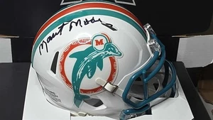 MINI CASCO DE LOS DELFINES DE MIAMI FIRMADO POR HOWARD KINDIG Y MAULTY MOORE AUTOS - Imagen 1 de 2
