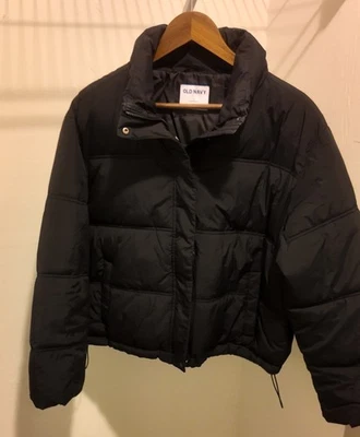 Old Navy 防水 Puffer 夹克 二手 灯 — 第 1/4 张图片