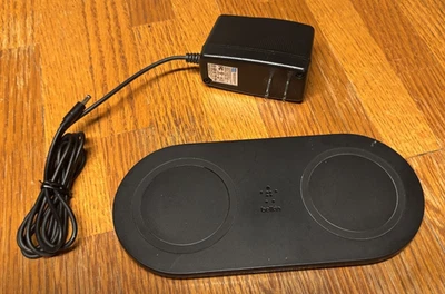 Almohadilla de carga inalámbrica doble Belkin 10W Qi - negra (WIZ002TTBK) Foto 1 de 4