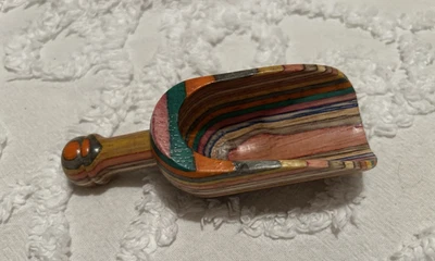 Cuchara pequeña ligera de madera arco iris Foto 1 de 4
