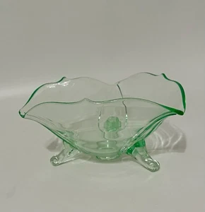 Baratija o salsa vintage elegante Lancaster verde depresión con patas de vidrio - Imagen 1 de 7