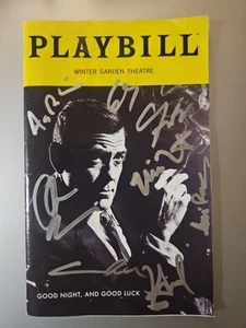 Playbill firmado Buenas noches y buena suerte - George Clooney + 7 otros * - Imagen 1 de 17