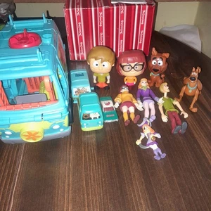 Lotto di action figure vintage Hanna Barbera Scooby Doo Mystery Van e mini furgoni - Foto 1 di 5