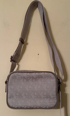 BOLSO BANDOLERA CÁMARA PEQUEÑO CALVIN KLEIN NUEVO Foto 1 de 4