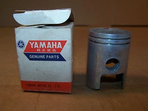 YAMAHA YL1 YL1E NEW OEM NOS .25MM 1ST OVERSIZE PISTON  134-11635-01-00 - Picture 1 of 4