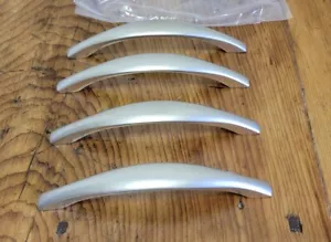Juego de 4 manijas de cajón de metal plateado perillas gabinetes de hardware centros de 5" - Imagen 1 de 4