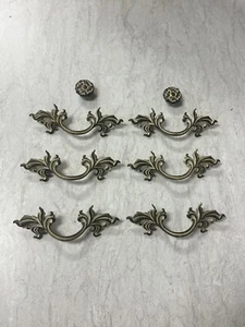 Vintage 70’s French Provincial Drawer Pulls and Knobs - Bild 1 von 9