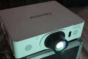 *Christie LWU421*Beamer Projektor 1,6-3,2:1 WUXGA HDMI 92h(HITACHI CP-WU8440)TOP - Bild 1 von 12