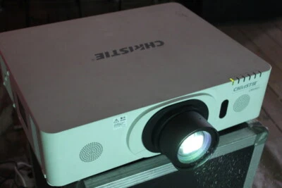 *Christie LWU421* Projector Projector 1.6-3.2:1 WUXGA HDMI 92h (HITACHI CP-WU8440)EXCELLENT - Image 1 of 4