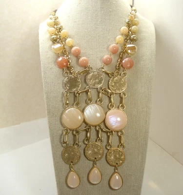 Colar CHICO’S Mauve rosa tom dourado robusto camada pingente pendurado BIB declaração - Imagem 1 de 4