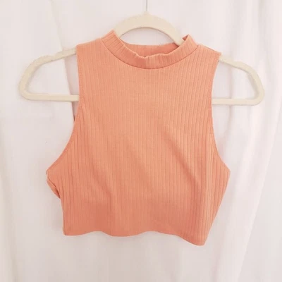 Top ajustado recortado sin mangas cuello falso melocotón Forever 21 talla M Foto 1 de 4