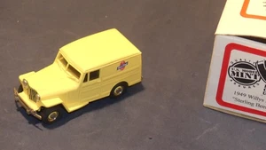 E281 US Model Mint 1949 Willys Panel Consegna Birra Sterling 1:43 Giallo - Foto 1 di 7