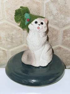 Byers Choice The Carolers Persian Cat Christmas Green Hat Holly 2008 - Picture 1 of 3