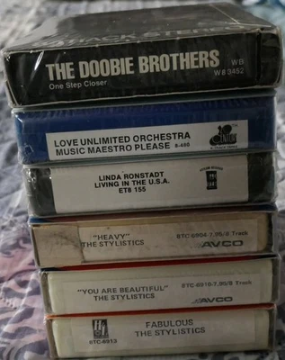 LOT OF (6) SEALED 8 TRACK TAPES (Doobies/Ronstadt/Stylistics/Barry White) - Imagem 1 de 3