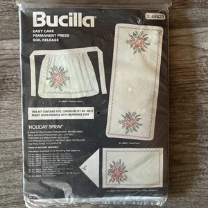 Bucilla Holiday Spray 8-teiliges Set (4 Tischsets 4 Servietten) Weihnachten Weihnachtsstern gestempelt - Bild 1 von 2