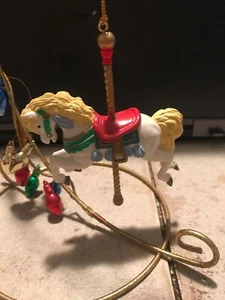 LUSTRE FAME/NON ENESCO CHRISTMAS ORNAMENT: WHITE CAROUSEL HORSE NEW - Picture 1 of 5