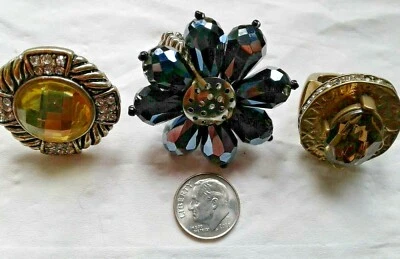 3 ANILLOS ELÁSTICOS DE MODA GRANDES AUDACES PIEDRA COLOR ÁMBAR OVALADA ESTAMPADOS CHICO'S Foto 1 de 4